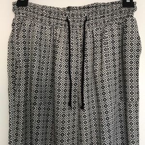 DRAWSTRING DESIGN PANTS.